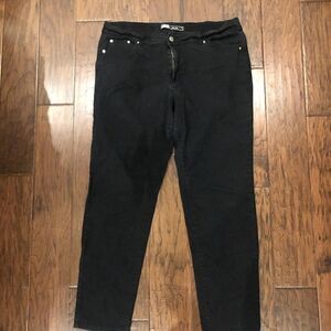 Black skinny jeans plus size